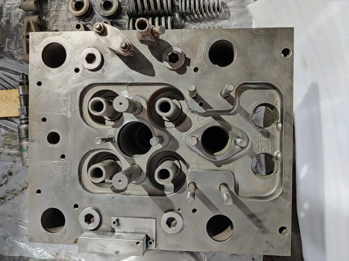Cylinder Head photo 2
