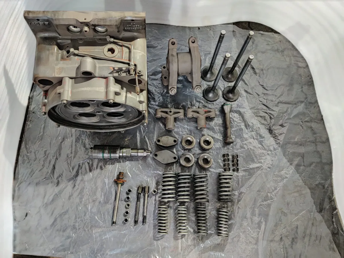 Cylinder Head photo 3